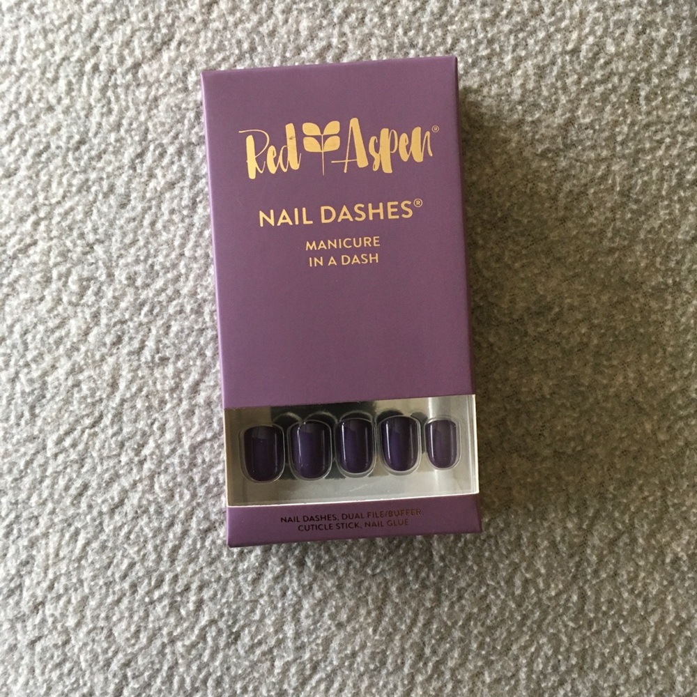 NWOT Red Aspen Nail Dashes